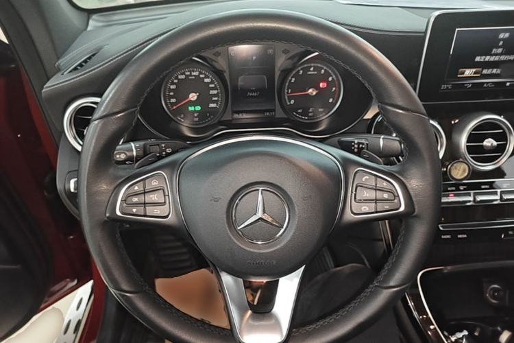 Used Mercedes-Benz GLC 2018 GLC 260 4MATIC Luxury Model Steering Wheel