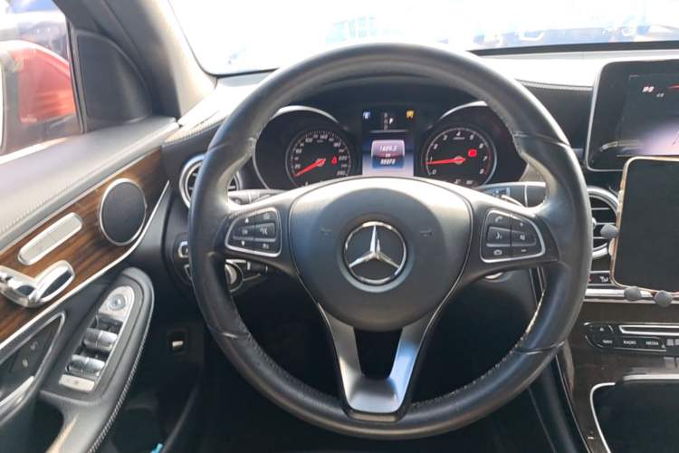 Used Mercedes-Benz GLC 2018 GLC 260 4MATIC Luxury Model Steering Wheel
