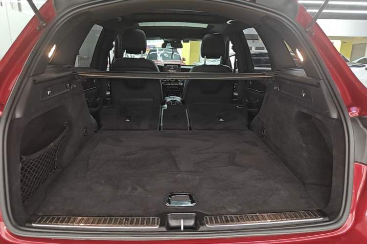 Used Mercedes-Benz GLC 2018 GLC 260 4MATIC Luxury Model Trunk