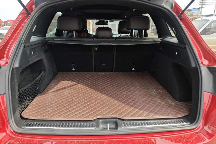 Used Mercedes-Benz GLC 2018 Facelifted GLC 260 4MATIC Dynamic Edition Trunk