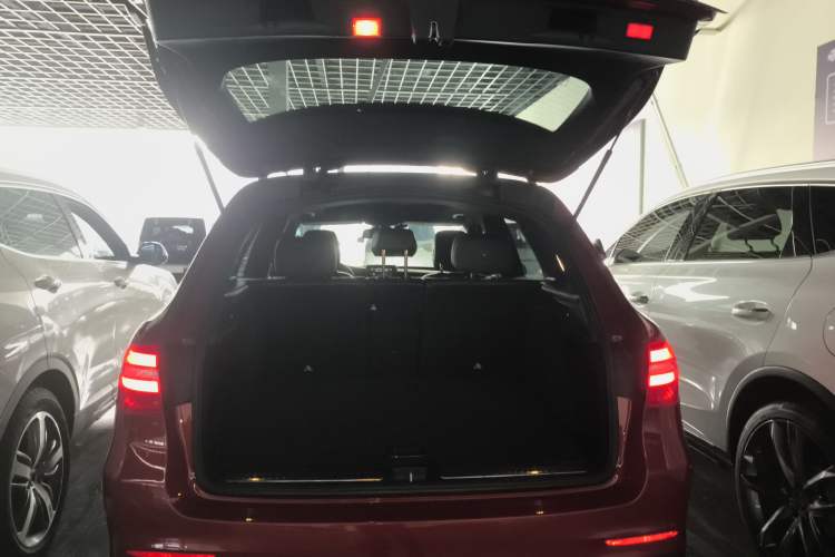 Used Mercedes-Benz GLC 2018 GLC 260 4MATIC Dynamic Edition Trunk