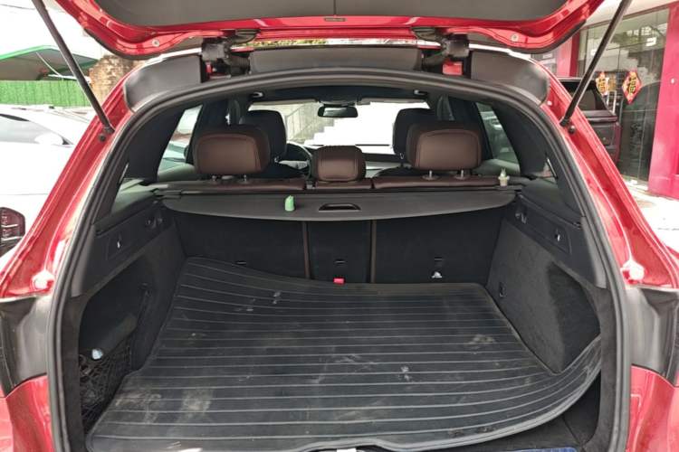 Used Mercedes-Benz GLC 2018 Facelift GLC 260 4MATIC Luxury Edition Trunk