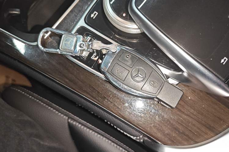 Used Mercedes-Benz GLC 2018 GLC 260 4MATIC Luxury Model Vehicle Key