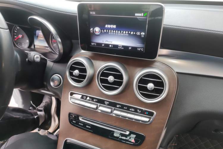 Used Mercedes-Benz GLC 2018 GLC 300 4MATIC Sport Edition Audio And AC Panel