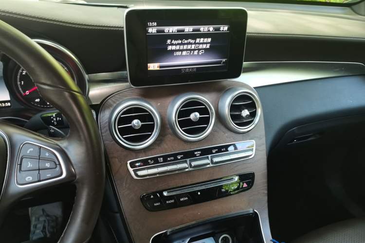 Used Mercedes-Benz GLC 2018 GLC 300 4MATIC Sport Edition Audio And AC Panel