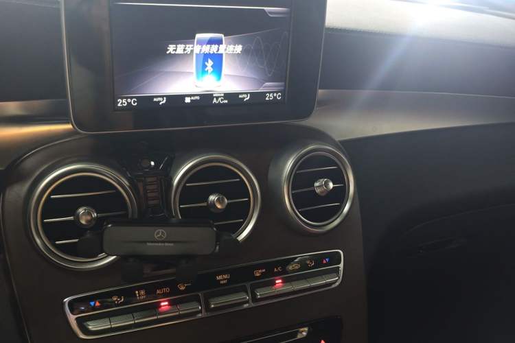 Used Mercedes-Benz GLC 2018 Refreshed GLC 300 4MATIC Dynamic Edition Audio And AC Panel