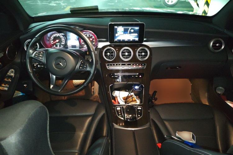 Used Mercedes-Benz GLC 2018 GLC 260 4MATIC Dynamic Edition Center Console