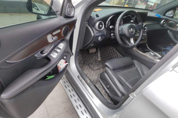 Used Mercedes-Benz GLC 2018 GLC 300 4MATIC Sport Edition Driver Seat