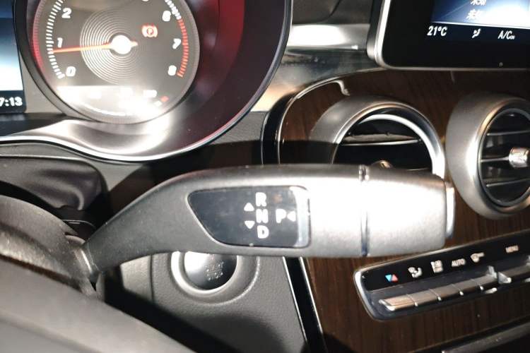 Used Mercedes-Benz GLC 2018 GLC 260 4MATIC Dynamic Edition Gear Lever