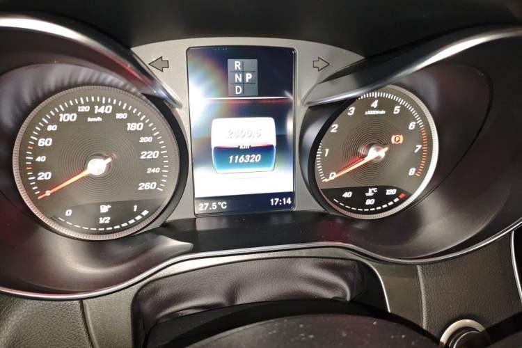 Used Mercedes-Benz GLC 2018 GLC 260 4MATIC Dynamic Edition Odometer Close Up