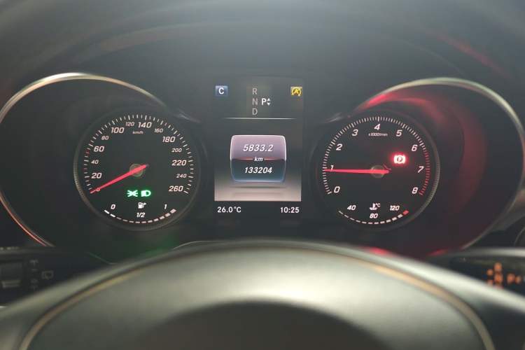 Used Mercedes-Benz GLC 2018 Refreshed GLC 300 4MATIC Dynamic Edition Odometer Close Up