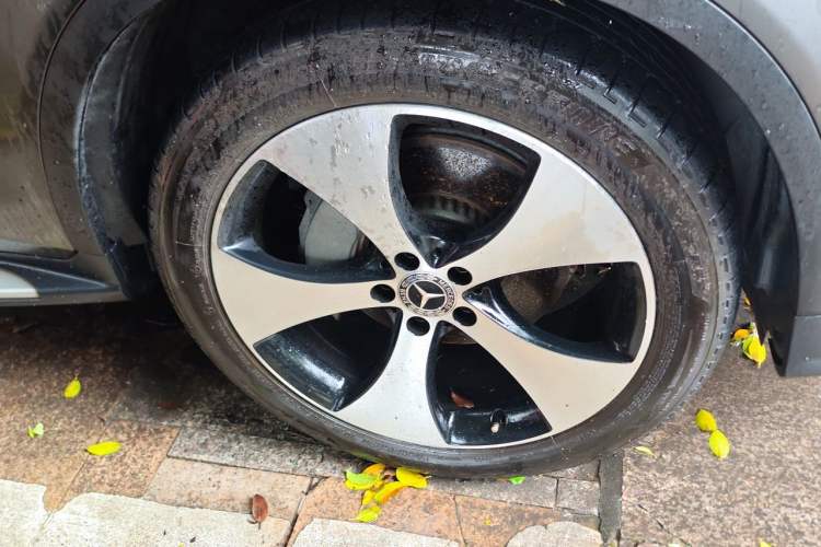Used Mercedes-Benz GLC 2018 Refreshed GLC 300 4MATIC Dynamic Edition Right Front Wheel Hub