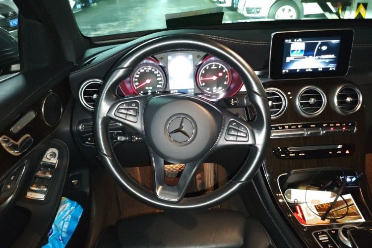 Used Mercedes-Benz GLC 2018 GLC 260 4MATIC Dynamic Edition Steering Wheel