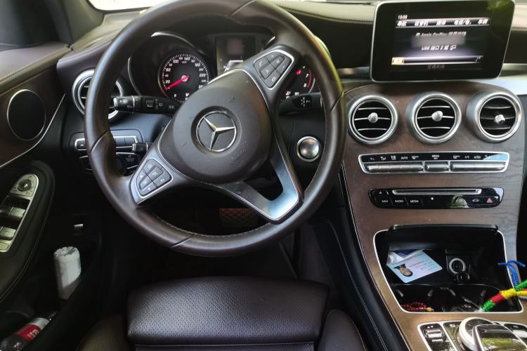 Used Mercedes-Benz GLC 2018 GLC 300 4MATIC Sport Edition Steering Wheel