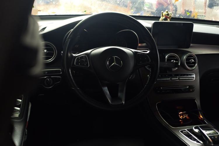 Used Mercedes-Benz GLC 2018 Refreshed GLC 300 4MATIC Dynamic Edition Steering Wheel