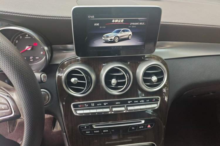 Used Mercedes-Benz GLC 2018 Facelift GLC 260 4MATIC Luxury Edition Audio And AC Panel