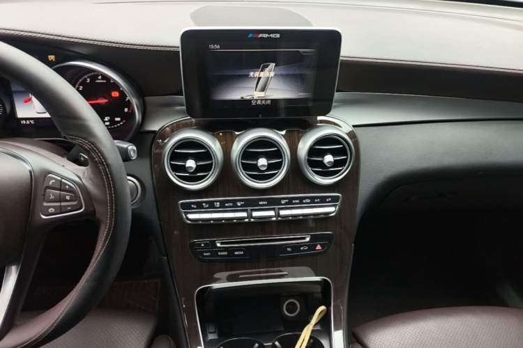 Used Mercedes-Benz GLC 2018 Facelift GLC 260 4MATIC Luxury Edition Audio And AC Panel