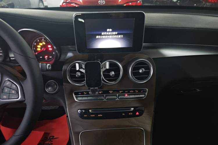 Used Mercedes-Benz GLC 2018 GLC 300 4MATIC Sport Edition Audio And AC Panel