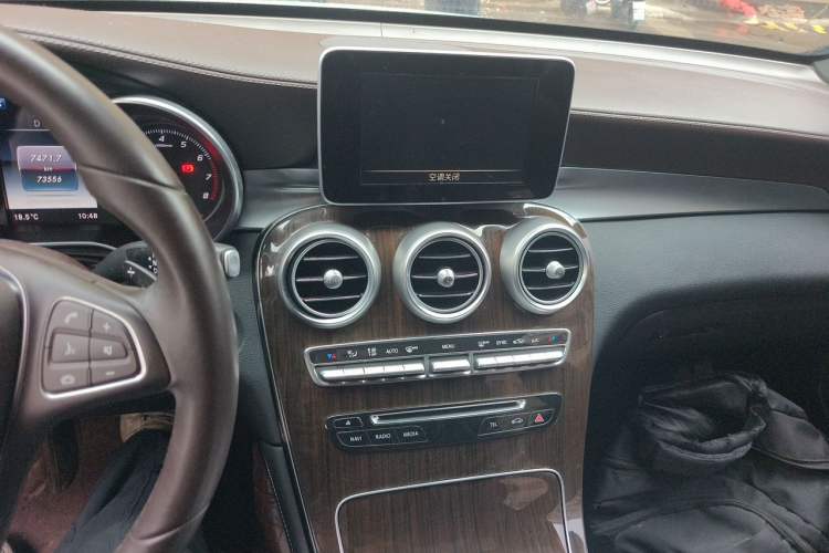 Used Mercedes-Benz GLC 2018 Facelift GLC 260 4MATIC Luxury Edition Audio And AC Panel