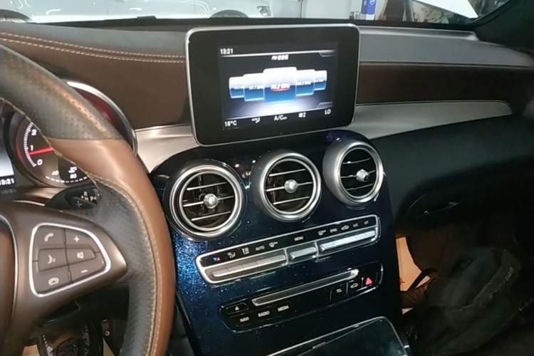 Used Mercedes-Benz GLC 2018 GLC 200 4MATIC Audio And AC Panel