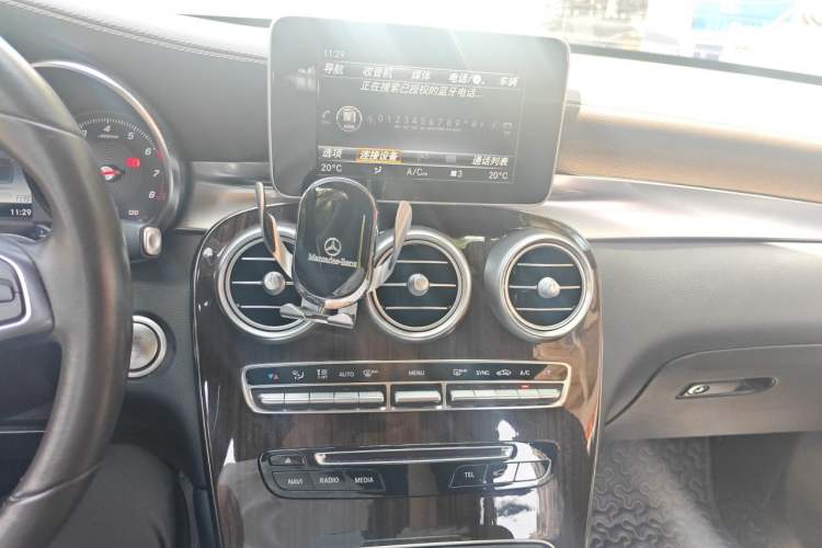 Used Mercedes-Benz GLC 2018 GLC 260 4MATIC Dynamic Edition Audio And AC Panel