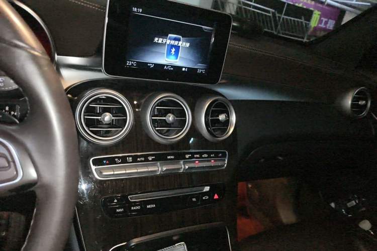 Used Mercedes-Benz GLC 2018 Facelifted GLC 260 4MATIC Dynamic Edition Audio And AC Panel
