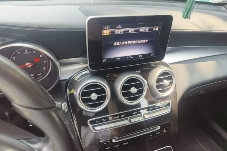 Used Mercedes-Benz GLC 2018 Facelift GLC 260 4MATIC Luxury Edition Audio And AC Panel