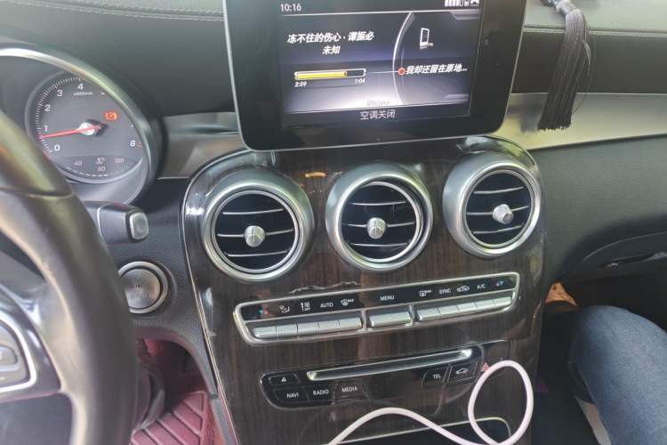 Used Mercedes-Benz GLC 2018 Facelift GLC 260 4MATIC Luxury Edition Audio And AC Panel