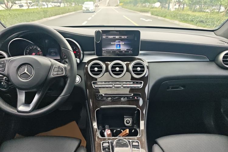 Used Mercedes-Benz GLC 2018 GLC 260 4MATIC Dynamic Edition Audio And AC Panel