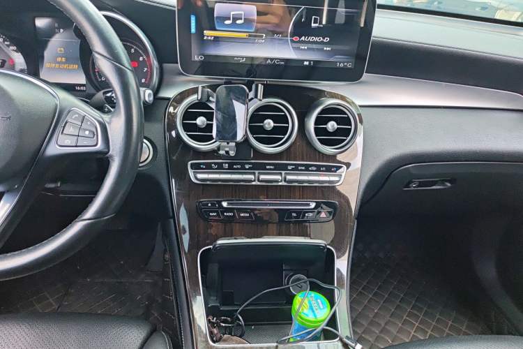 Used Mercedes-Benz GLC 2018 GLC 260 4MATIC Dynamic Edition Audio And AC Panel
