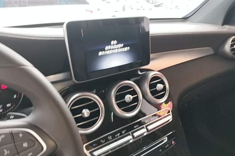 Used Mercedes-Benz GLC 2018 Facelift GLC 260 4MATIC Luxury Edition Audio And AC Panel