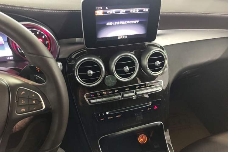 Used Mercedes-Benz GLC 2018 Facelift GLC 260 4MATIC Luxury Edition Audio And AC Panel
