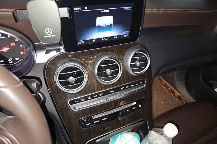 Used Mercedes-Benz GLC 2018 Facelifted GLC 260 4MATIC Dynamic Edition Audio And AC Panel