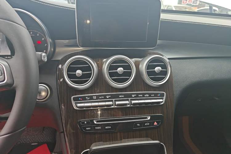 Used Mercedes-Benz GLC 2018 GLC 260 4MATIC Luxury Model Audio And AC Panel