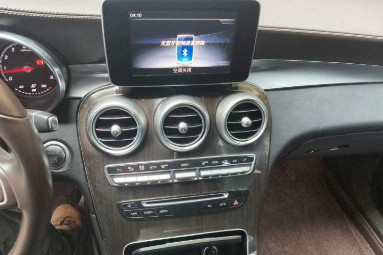 Used Mercedes-Benz GLC 2018 Facelift GLC 260 4MATIC Luxury Edition Audio And AC Panel