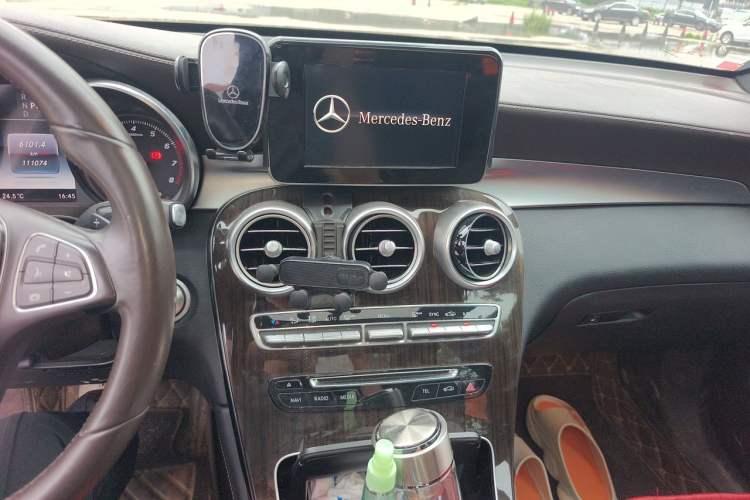 Used Mercedes-Benz GLC 2018 Facelift GLC 260 4MATIC Luxury Edition Audio And AC Panel