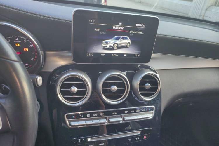 Used Mercedes-Benz GLC 2018 Facelift GLC 200 4MATIC Audio And AC Panel