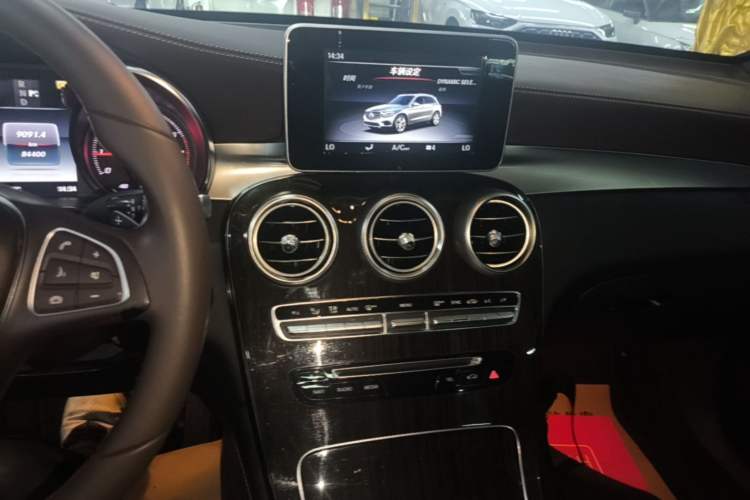Used Mercedes-Benz GLC 2018 Facelifted GLC 260 4MATIC Dynamic Edition Audio And AC Panel