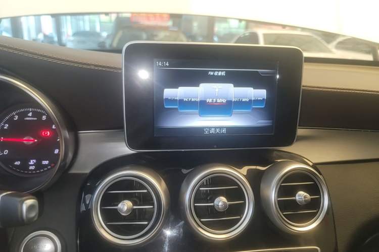 Used Mercedes-Benz GLC 2018 Facelift GLC 200 4MATIC Audio And AC Panel