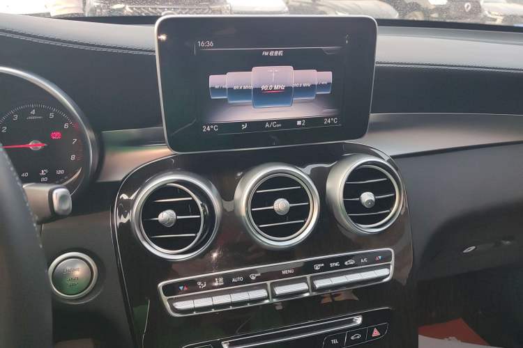 Used Mercedes-Benz GLC 2018 GLC 260 4MATIC Luxury Model Audio And AC Panel