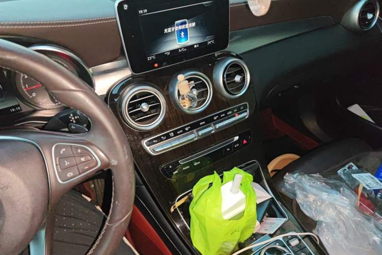 Used Mercedes-Benz GLC 2018 Facelift GLC 260 4MATIC Luxury Edition Audio And AC Panel