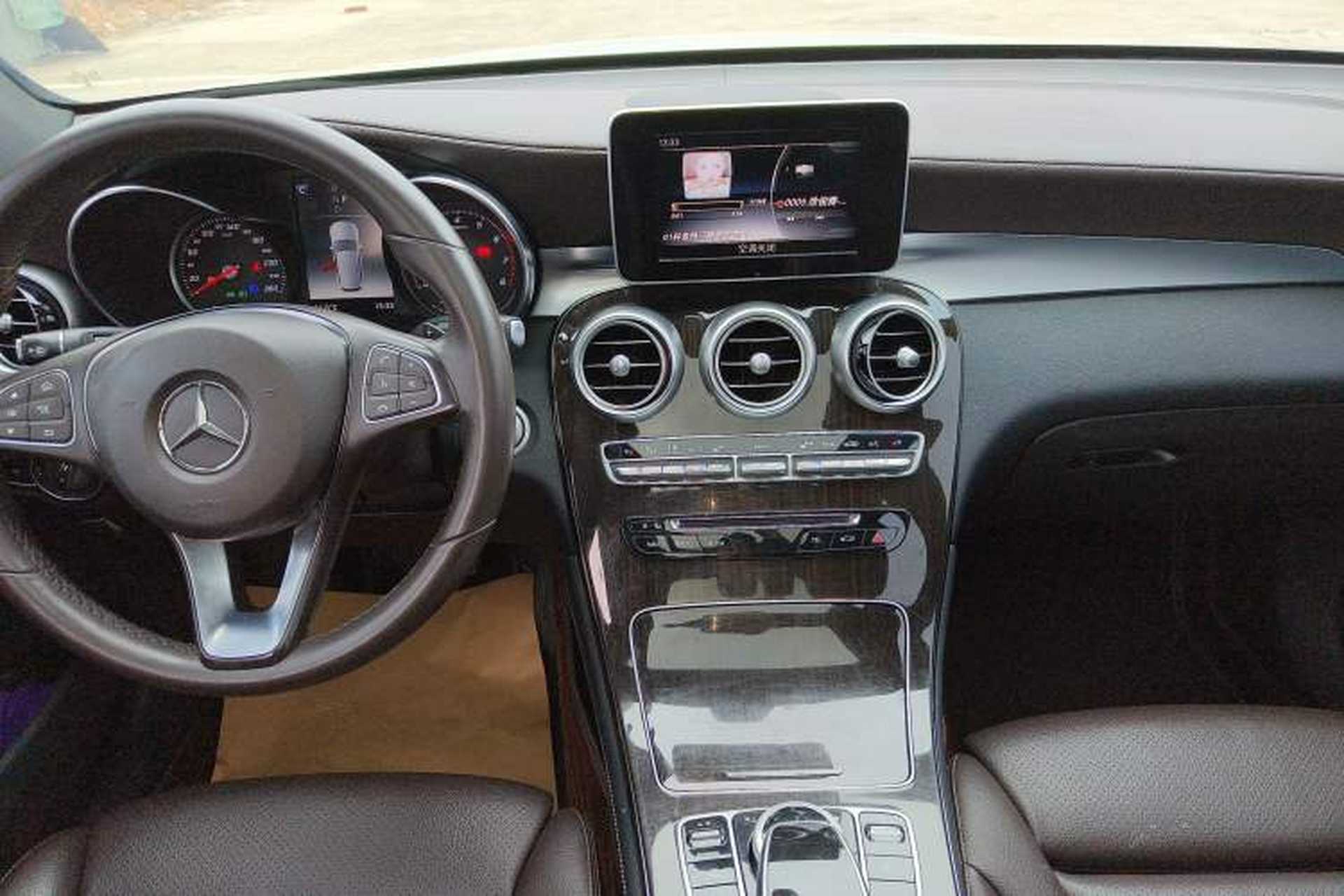 Used Mercedes-Benz GLC 2018 Facelifted GLC 260 4MATIC Dynamic Edition Audio And AC Panel