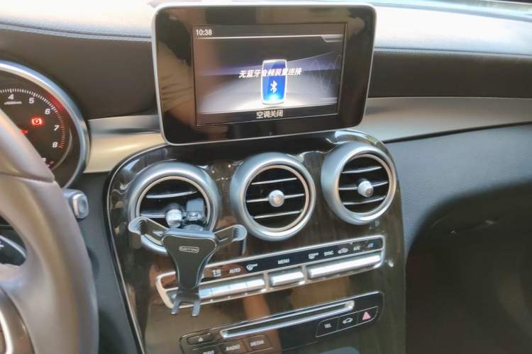 Used Mercedes-Benz GLC 2018 GLC 260 4MATIC Dynamic Edition Audio And AC Panel