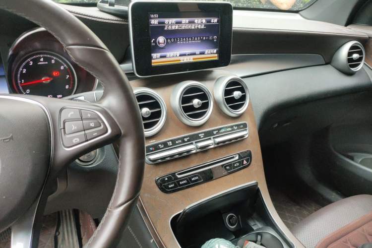 Used Mercedes-Benz GLC 2018 GLC 300 4MATIC Sport Edition Audio And AC Panel