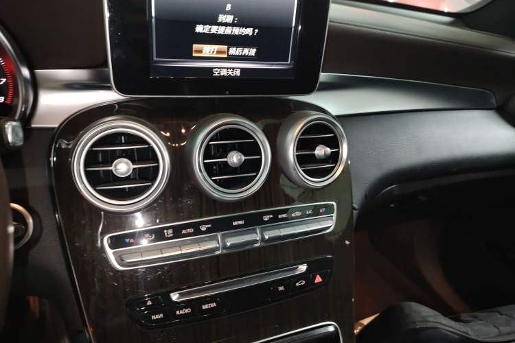 Used Mercedes-Benz GLC 2018 GLC 260 4MATIC Dynamic Edition Audio And AC Panel