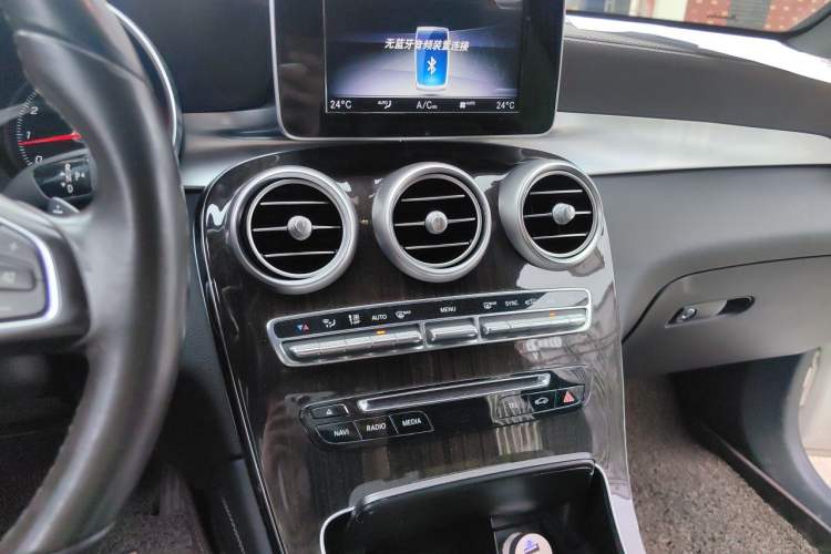 Used Mercedes-Benz GLC 2018 GLC 260 4MATIC Dynamic Edition Audio And AC Panel