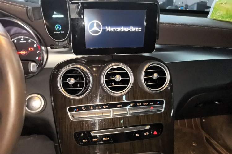 Used Mercedes-Benz GLC 2018 GLC 260 4MATIC Luxury Model Audio And AC Panel