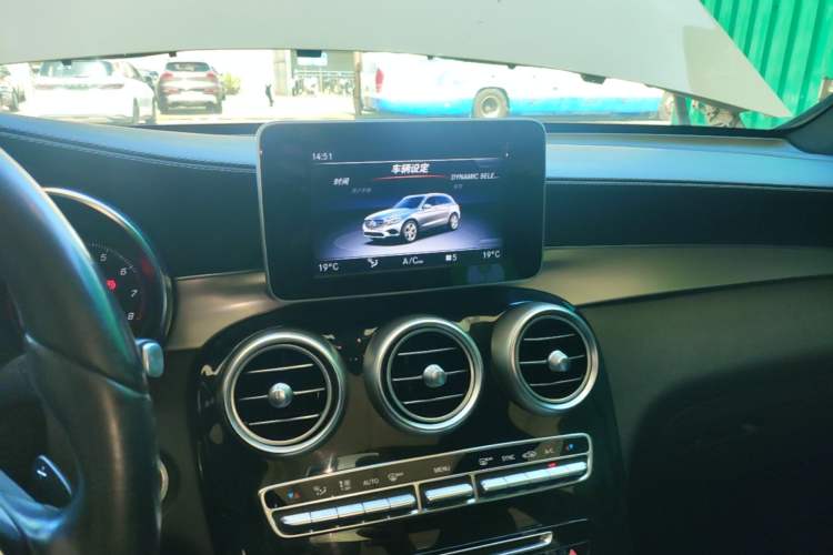 Used Mercedes-Benz GLC 2018 Facelift GLC 200 4MATIC Audio And AC Panel