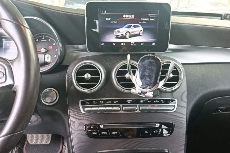 Used Mercedes-Benz GLC 2018 GLC 300 4MATIC Sport Edition Audio And AC Panel