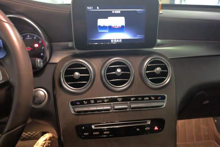 Used Mercedes-Benz GLC 2018 GLC 300 4MATIC Sport Edition Audio And AC Panel
